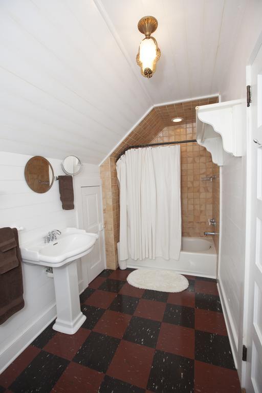Cameron House Inn แมนทีโอ ภายนอก รูปภาพ