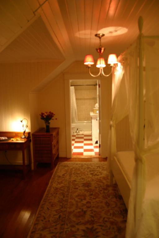Cameron House Inn แมนทีโอ ภายนอก รูปภาพ