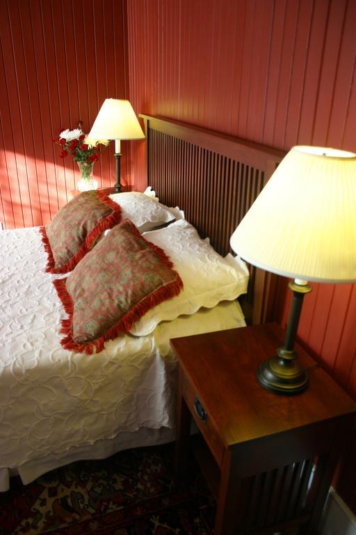 Cameron House Inn แมนทีโอ ภายนอก รูปภาพ