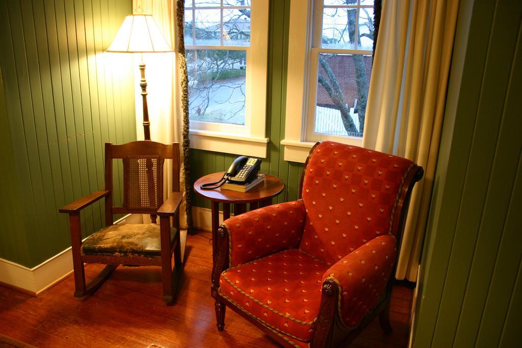 Cameron House Inn แมนทีโอ ภายนอก รูปภาพ