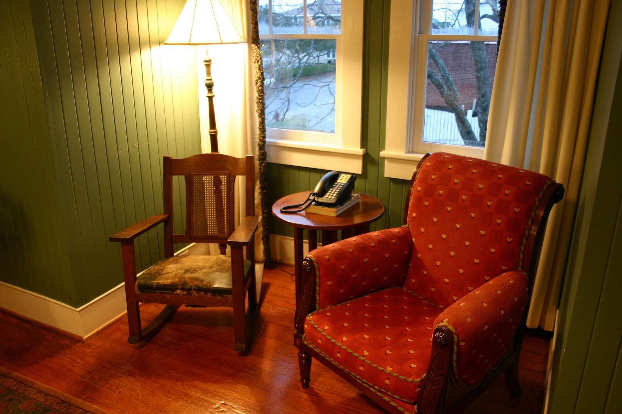 Cameron House Inn แมนทีโอ ภายนอก รูปภาพ