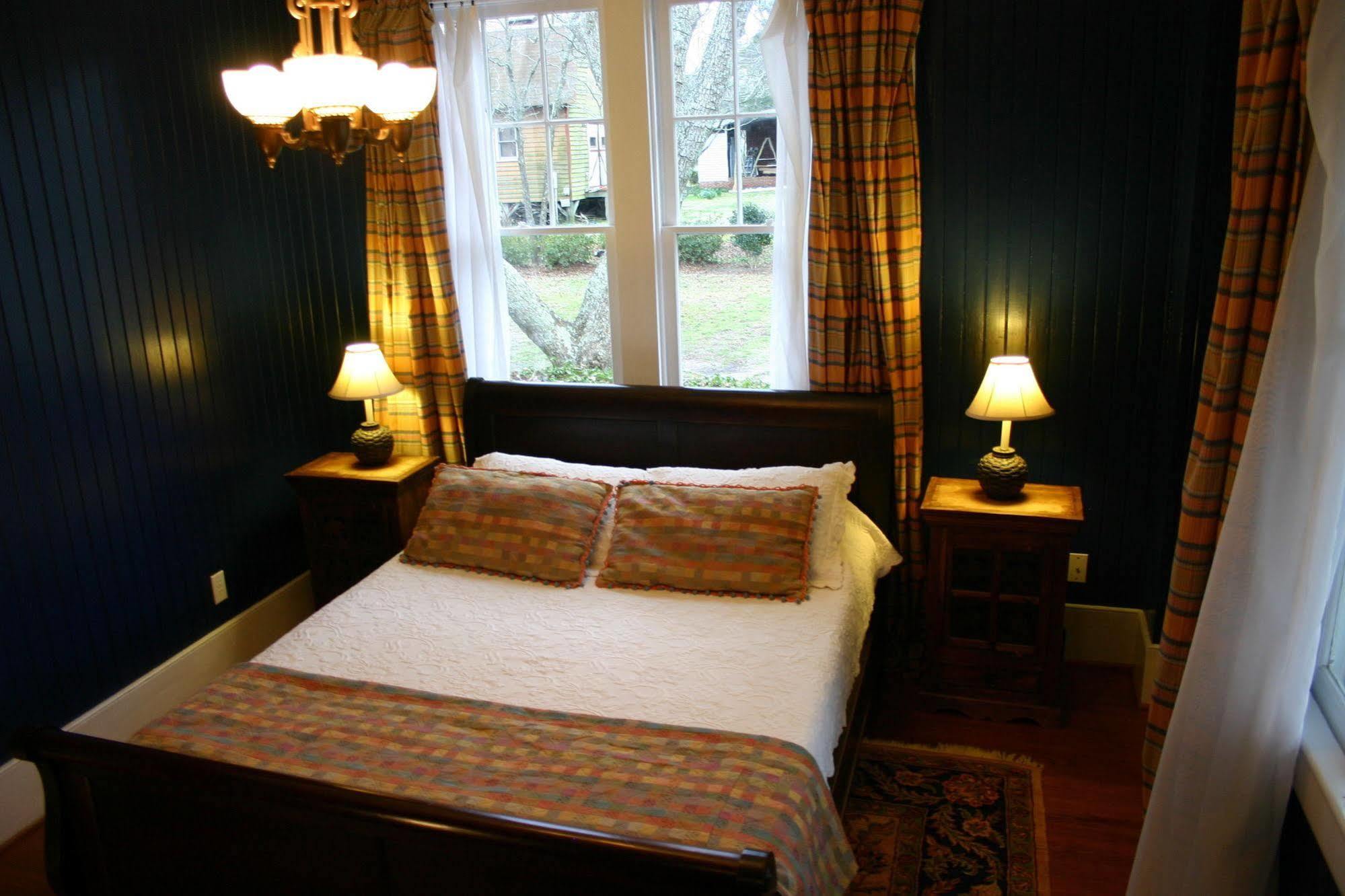 Cameron House Inn แมนทีโอ ภายนอก รูปภาพ