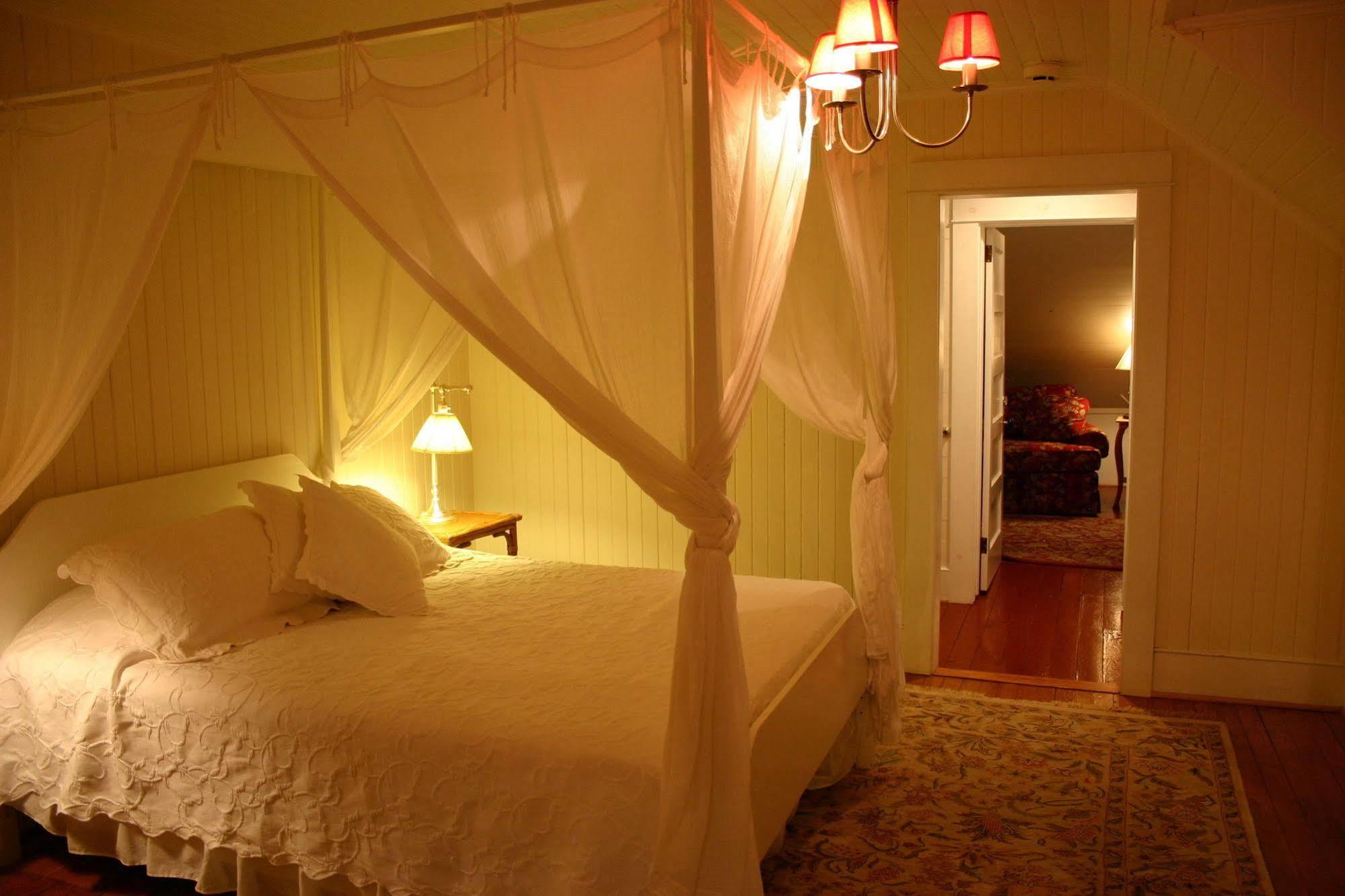 Cameron House Inn แมนทีโอ ภายนอก รูปภาพ
