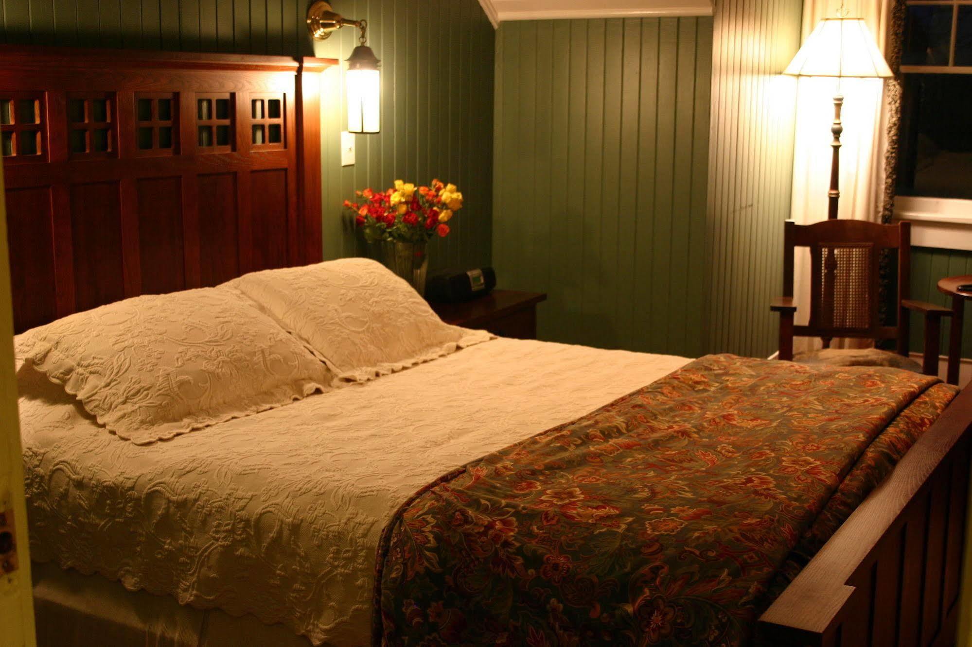 Cameron House Inn แมนทีโอ ภายนอก รูปภาพ