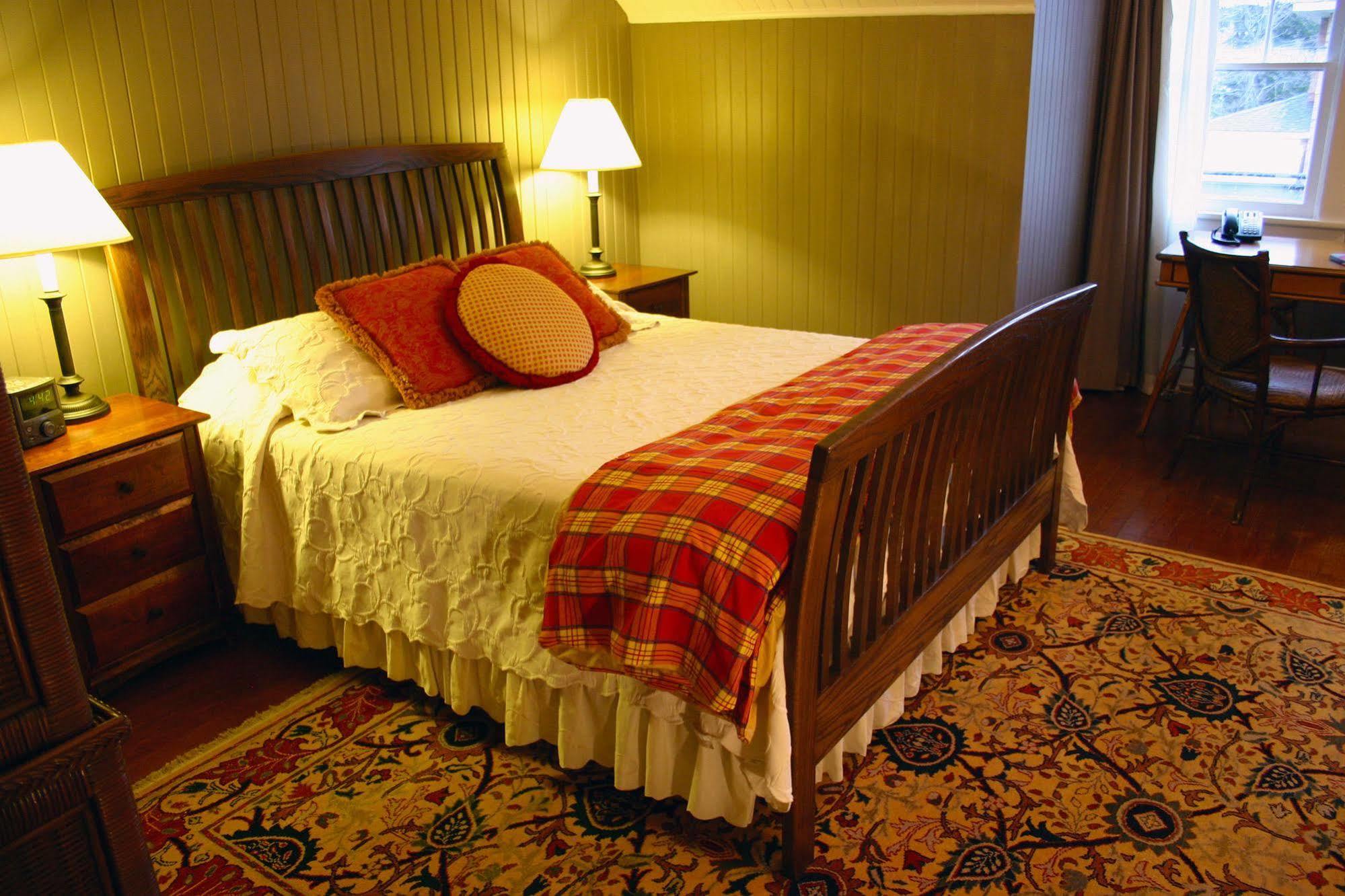 Cameron House Inn แมนทีโอ ภายนอก รูปภาพ