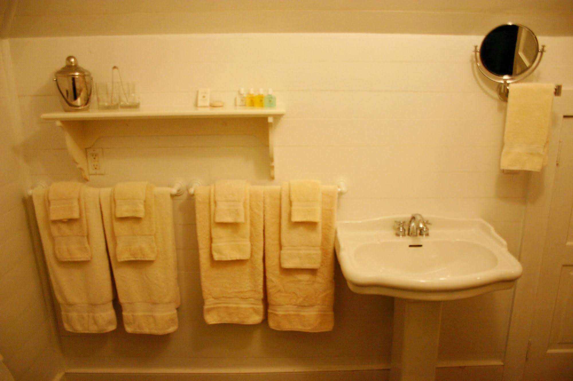 Cameron House Inn แมนทีโอ ภายนอก รูปภาพ