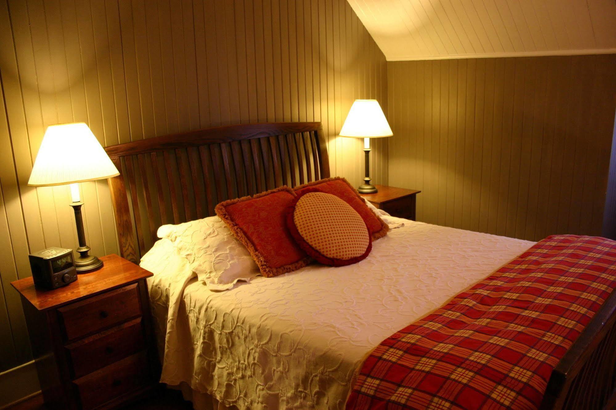 Cameron House Inn แมนทีโอ ภายนอก รูปภาพ